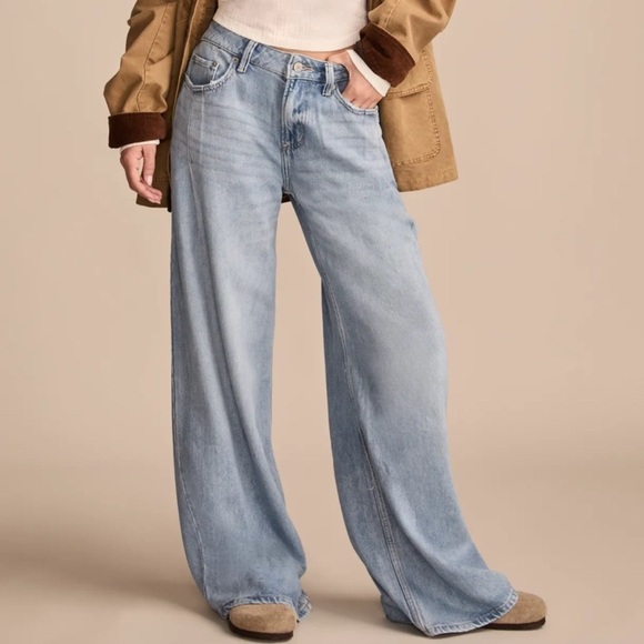 Lucky Brand Blue Straight Leg Jeans - Picture 5 of 5